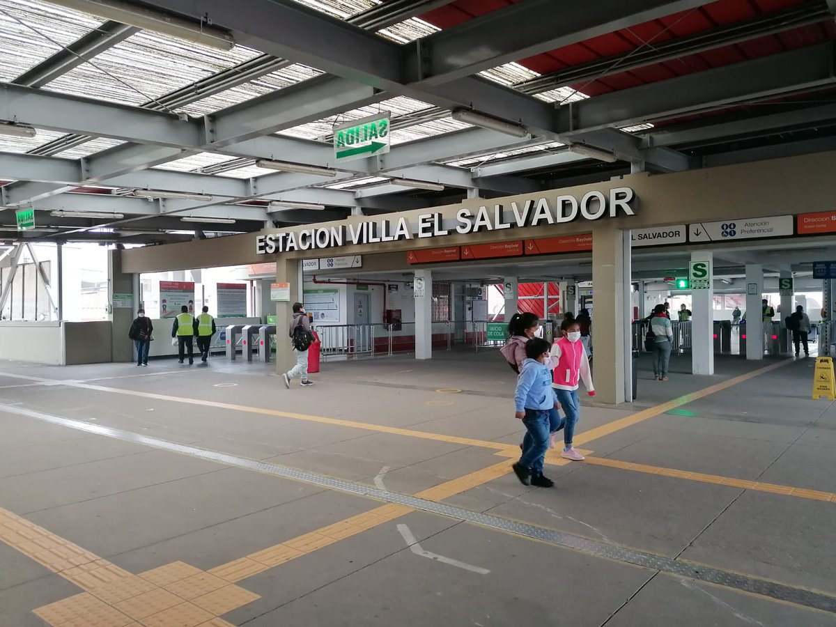 Agencia_Andina's tweet photo. #ENVIVO #EleccionesMunicipales2022 Así lucen las principales calles y la estación Villa El Salvador de la @Lineaunope en este domingo electoral https://t.co/ifoLSjiiyq

Fotos: @MairaLFR https://t.co/r2c4C6VaDT