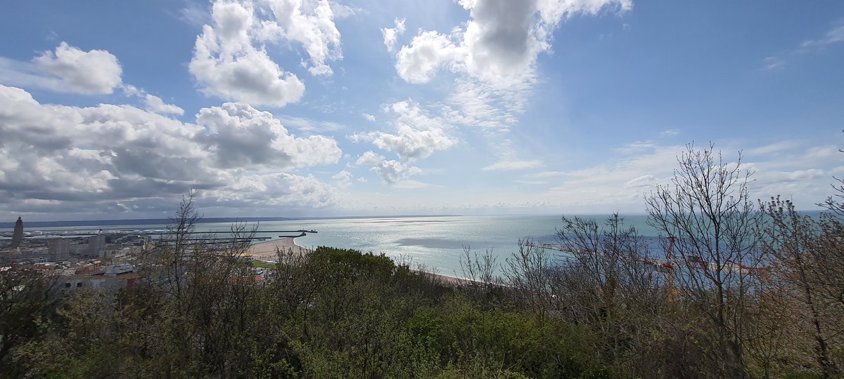 Bonjour la Normandie !
Rangez ce sèche-cheveux, on vous rappelle qu'il faut faire des économies d'énergie ! L'abondance, c'est niet !
Si vous avez mouillé votre brushing le week-end dernier, laissez-le sécher au soleil aujourd'hui ☀️
Bonne semaine et joyeuse fête aux Gérard !
