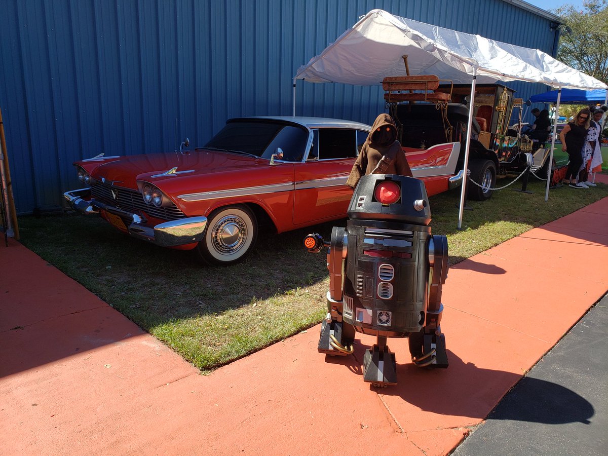 KennyZ3D's tweet photo. BT-1 and I went to the #pensaconhalloweenfest yesterday and had a blast. Literally, he spent the day bubble blasting anyone in range. #starwars #doctoraphra https://t.co/MicI85qUgh