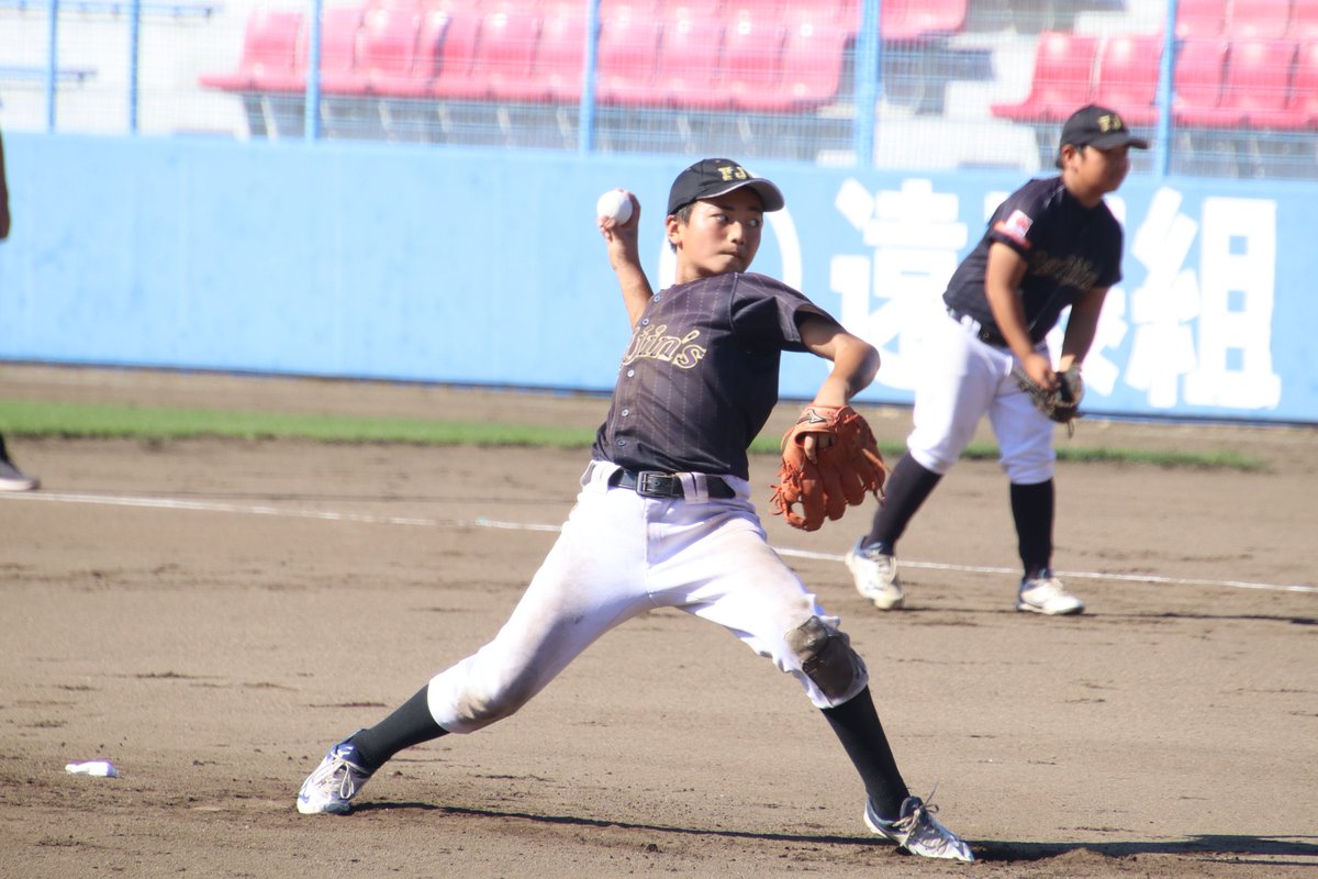 FRaijins's tweet photo. 2022.10.01
春季交流大会準々決勝⚾
相手は浮島サザンカジュニアーズさん。

序盤は互角の戦いが続くも3回表で9点の大量得点🙌
最終回では2点奪われるものの、しっかり守り抜きベスト4🎊
準決勝は旭ヶ丘さん。

対戦いただいた浮島さん、グラウンド担当さん、審判の方々、ありがとうございました！ https://t.co/LK33rEVyvw