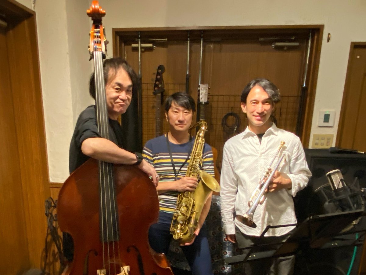 Boooo_tarou's tweet photo. 10.2(日)
単音トリオ@錦糸町 cafe kohana
銘苅盛通(tp)鹿島達彦(b) 鵜木孝之 (ts)
#2022年 #10月 #Jazz #Live #Trumpet #Bass #Saxophone #骨太 #サウンド #Ceora #Strollin #音楽のある生活 #感謝 #お疲れ様でした https://t.co/hVUyFYbjSq