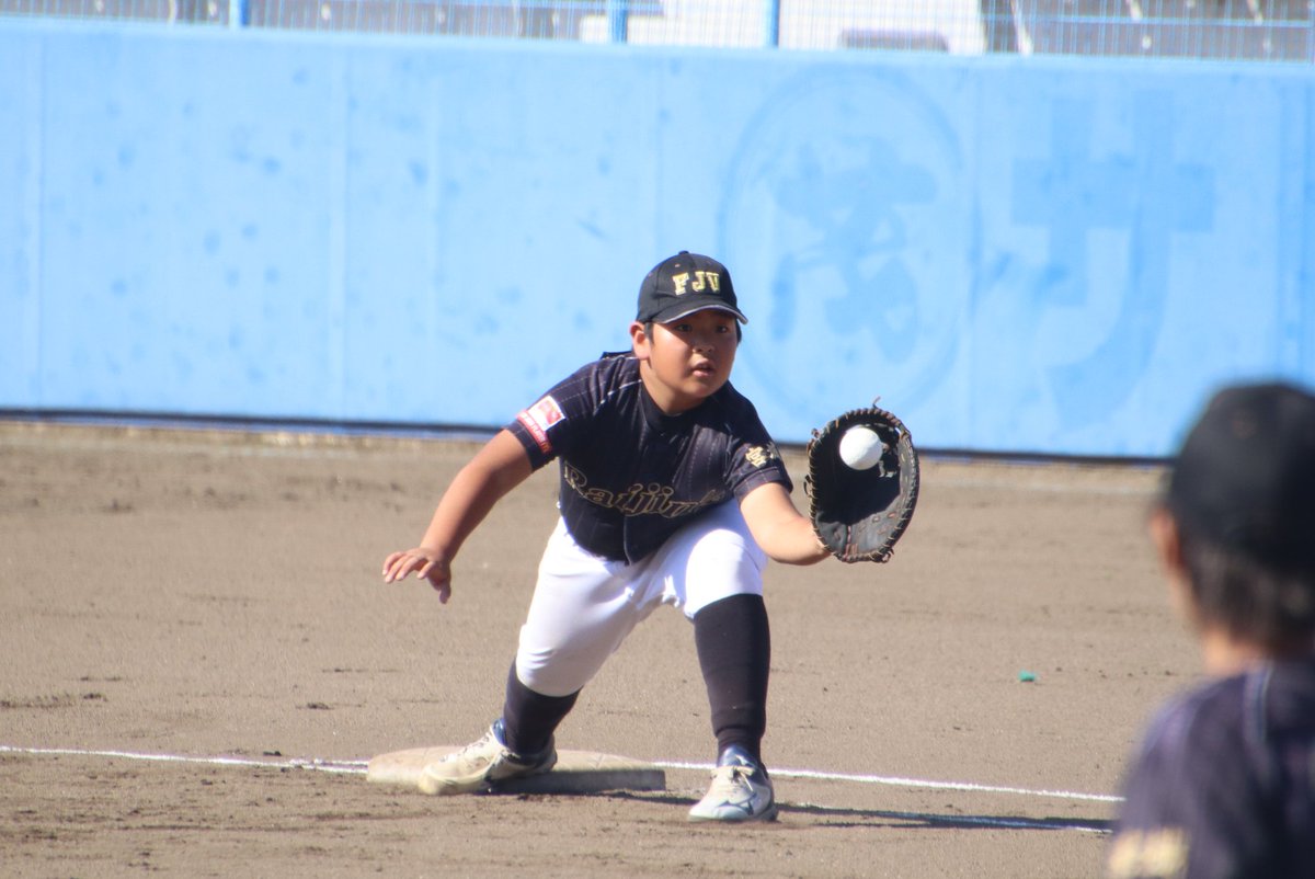 FRaijins's tweet photo. 2022.10.01
春季交流大会準々決勝⚾
相手は浮島サザンカジュニアーズさん。

序盤は互角の戦いが続くも3回表で9点の大量得点🙌
最終回では2点奪われるものの、しっかり守り抜きベスト4🎊
準決勝は旭ヶ丘さん。

対戦いただいた浮島さん、グラウンド担当さん、審判の方々、ありがとうございました！ https://t.co/LK33rEVyvw