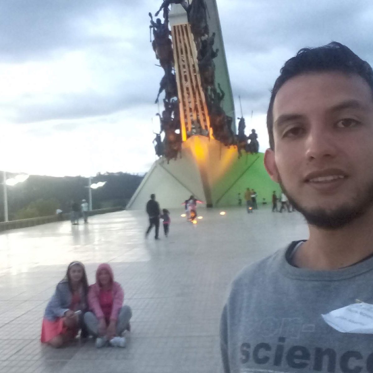 JulianMoraZipa's tweet photo. #NuevaFotoDePerfil https://t.co/EbfiIIMwXz