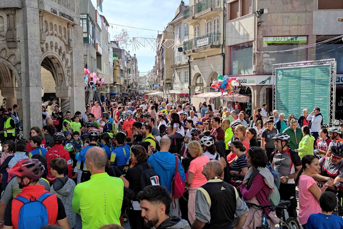 alcporrino's tweet photo. 👏 Grazas, grazas e mil veces grazas a todos e todas por facelo posible ❤️ A nosa Festa dos Callos é identidade, tradición e orgullo porriñés!  Sodes moi grandes ‼️ https://t.co/ORWxhsECB6
