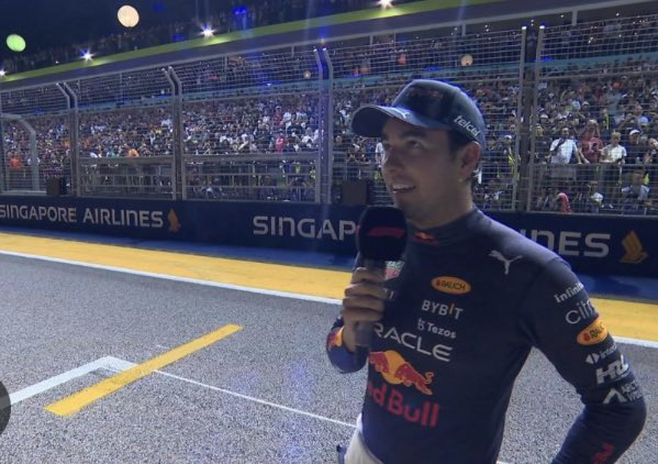 Bajo el ritmo de carrera que está haciendo Checo Pérez en Singapur, en la@mitad de la carrera (vuelta 31), hoy se entonará el Himno Nacional Mexicano !!!