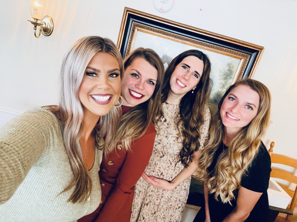 We got to celebrate our newest baby Bulldog yesterday!❤️🐾🫶🏼 Love this crew SO much! <a href="/MrsRobertsRHS/">Andrea Roberts</a> <a href="/mrschindris/">Amber Chindris</a> @MsCecil13 @FrauPage