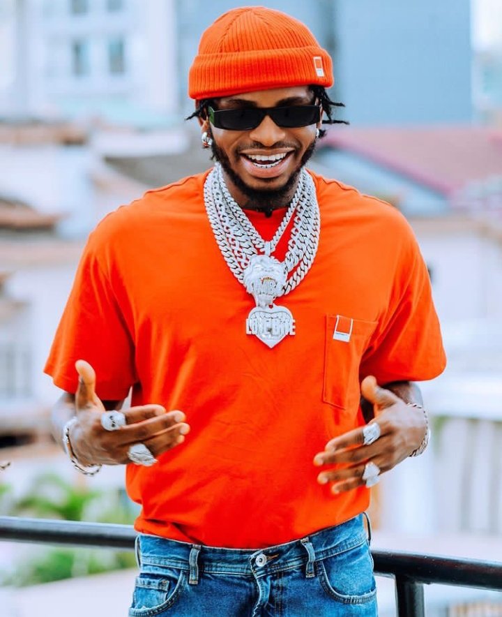 HDablee's tweet photo. A World Simba Day.... Happy Birthday Lion @diamondplatnumz 🦁 👑💙 https://t.co/fcyoH7tBuj