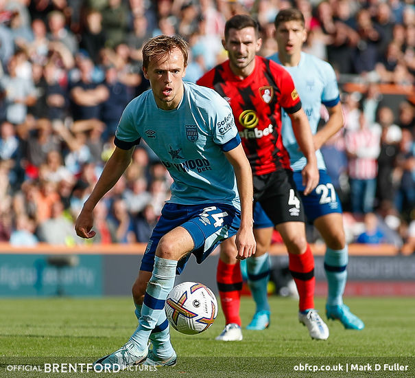 OBFCpics's tweet photo. Bournemouth v Bees Premier League pictures online now: https://t.co/o3BHNHBvFH

@BrentfordFC

@afcbournemouth

#BrentfordFC | #BOUBRE

 📷 @OBFCpics | Mark D Fuller https://t.co/WDz9vzNyBN