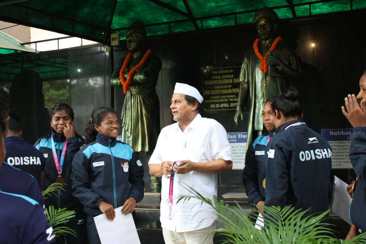 achyuta_samanta's tweet photo. Felicitated eight KISSians of the Odisha Women's Rugby team on bagging the Gold medal at the #36thNationalGames. Concerned that Rajni Sabar and Bhagyalaxmi have sustained injuries and made sure that they get best treatment and recover well. https://t.co/HM1UFnsHT2