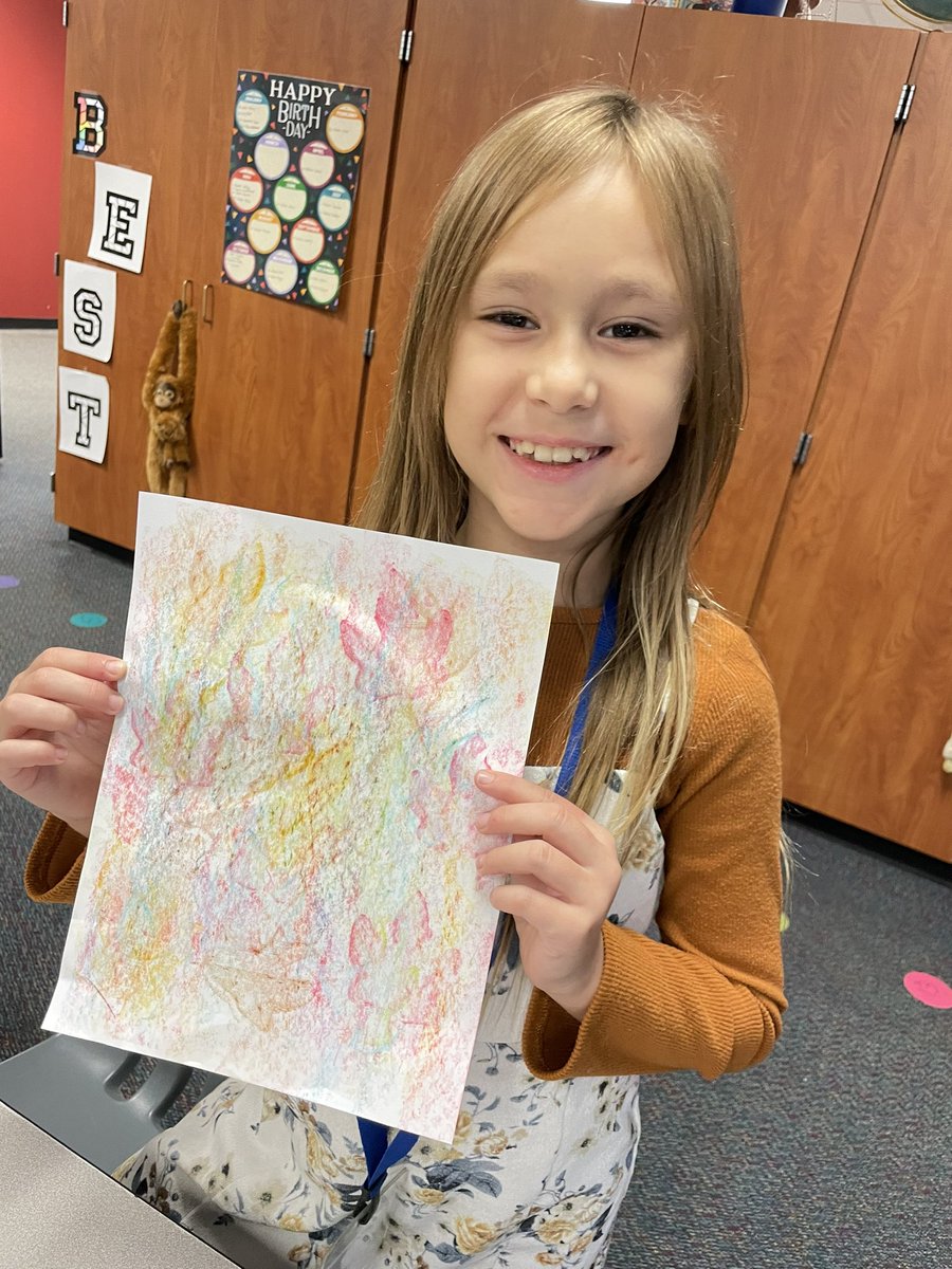 percysclass's tweet photo. Second graders explored texture by rubbing leaves and finding all the details. Bearkats all the way, a full box of crayons and they still choose Bearkat colors. @BlackBearkats #heartofabearkat @CFISDScience https://t.co/ND39A0E6Za