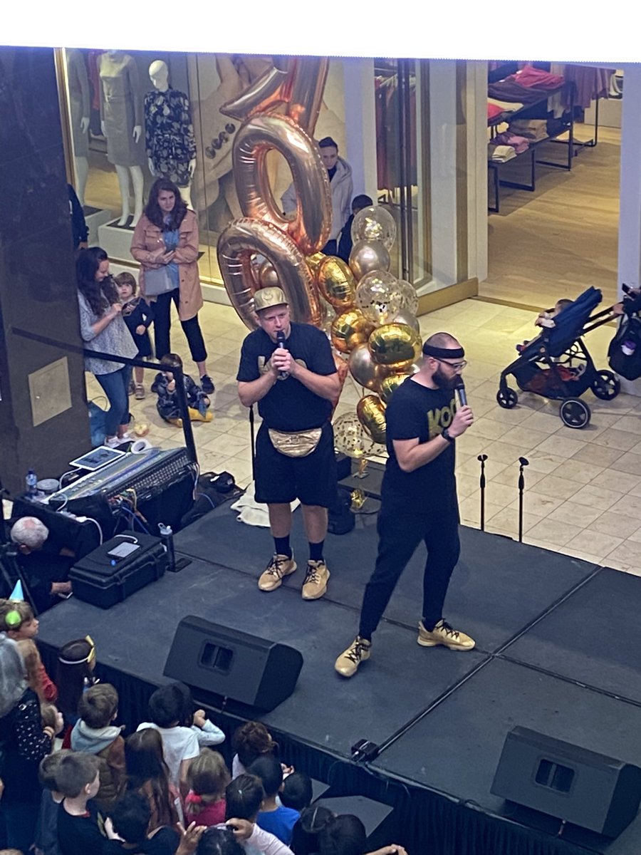 MrsMackeysClass's tweet photo. We met Bryan from @KooKooKangaRoo yesterday! My girls had so much fun singing and dancing to their favorites! #catparty #popSeeKo #SuperheroesUnite https://t.co/FNaakoa2E2