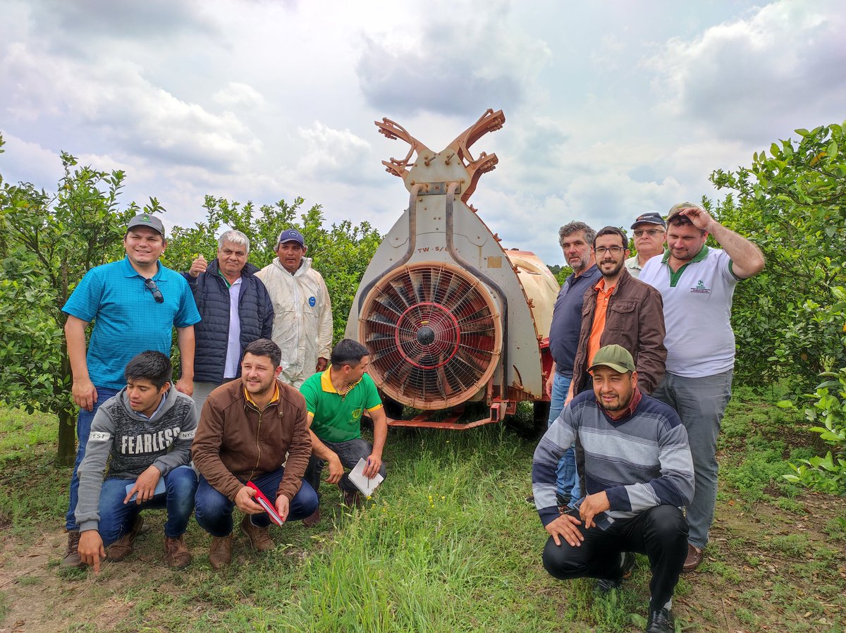 JavierGn13's tweet photo. Gracias a la financiación de @AECIDPARAGUAY, @acodea_ organizó una gira de intercambio en Corrientes para los socios de la cooperativa #CENCONORI. Con el fin de conocer el modelo de trabajo de dos cooperativas citrícolas argentinas. https://t.co/Z2SDZW9RUf