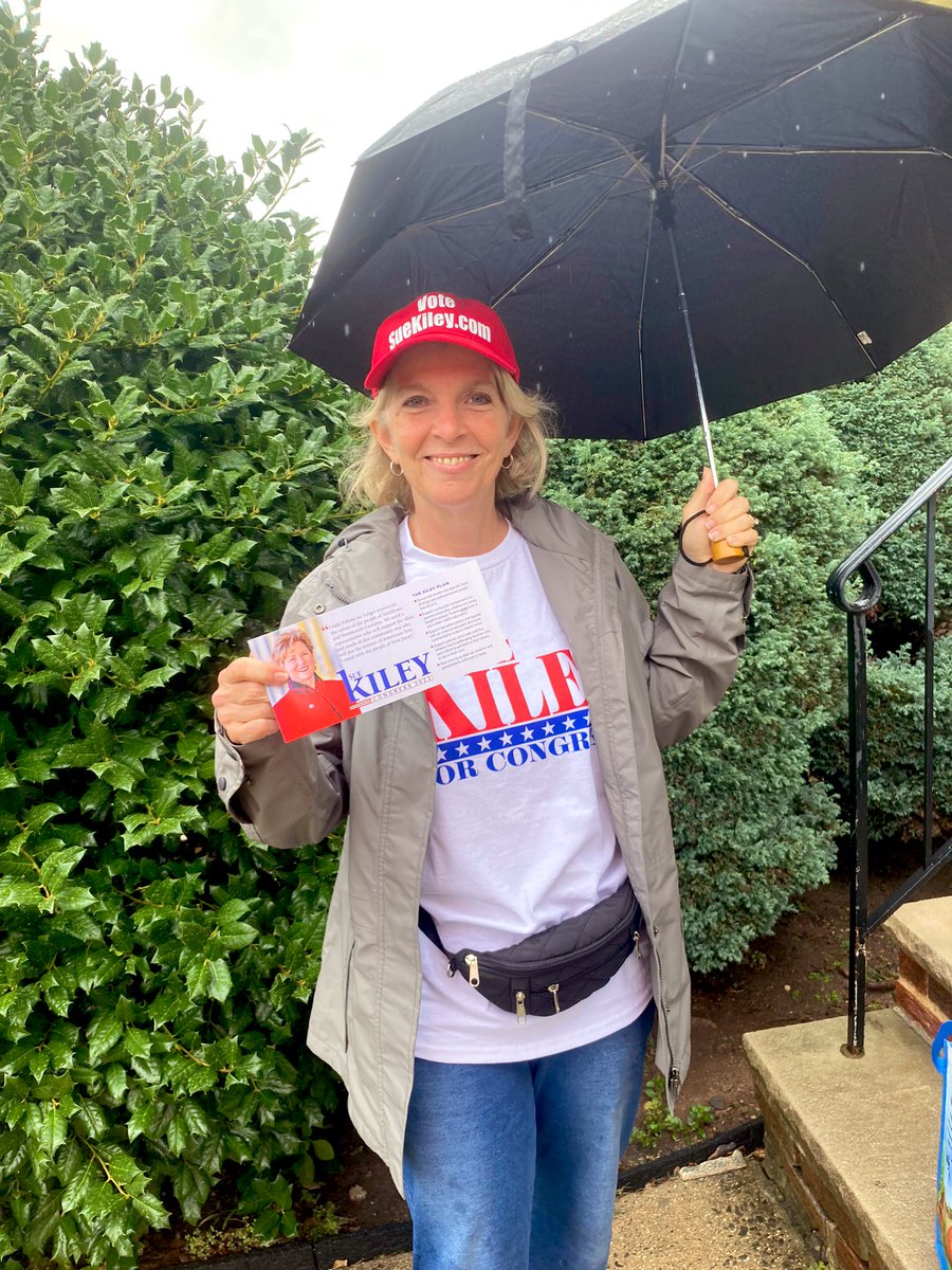 Rain or shine, Sue Kiley’s team is putting in the work.  We had a successful day speaking with voters in Woodbridge yesterday.  Sign up to join this team below ⬇️

gopvictory.com/nj/volunteer/