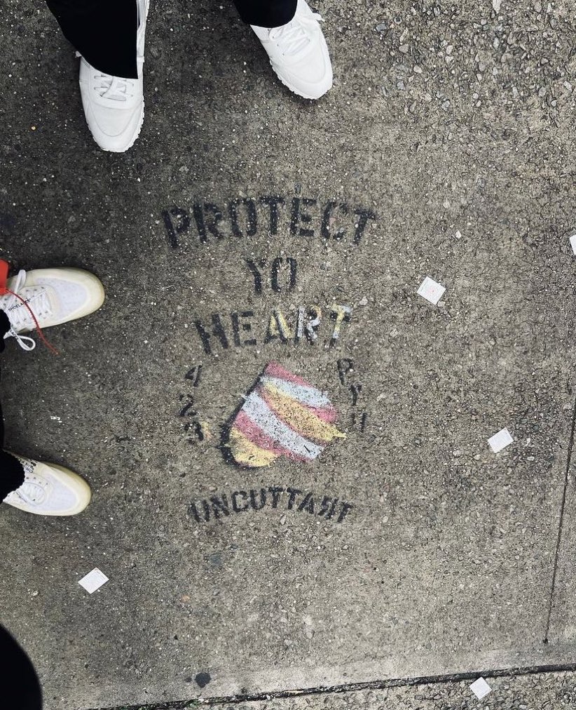 mssxgg's tweet photo. Protect yo heart เป็นสัญลักษณ์และมีจุดมุ่งหมายเพื่อสร้างแรงบันดาลใจให้ผู้คนให้ความสำคัญกับการดูแลตนเองและให้ความสำคัญกับหัวใจ 🤍🖤
#ProtectYoHeART
#ForeverLove #มิวศุภศิษฏ์
#MewSuppasit @MSuppasit https://t.co/4O7gKUW33C