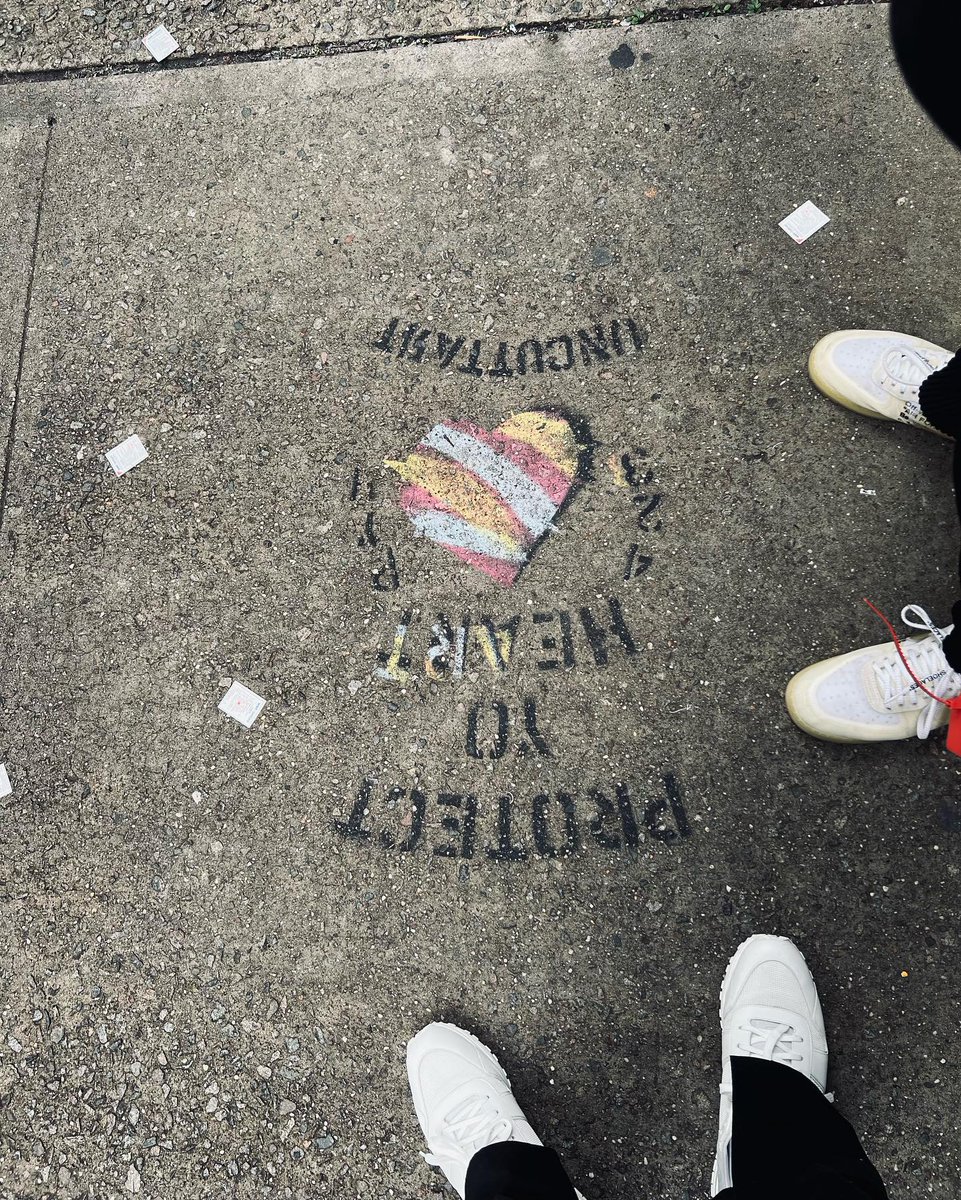 MewSuppasitFCIT's tweet photo. Stancil Graffiti by #UncuttArt
#ProtectYoHeART
Our Mew also photographed it on the streets of Manhattan
@MSuppasit #มิวศุภศิษฏ์
#ForeverLove_MewSuppasit
#ForeverLove by #MewSuppasit
#ITAMEW https://t.co/4zF218Rf07
