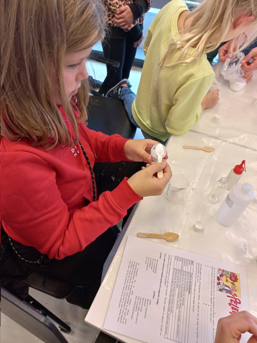 HHardieck's tweet photo. Vanmiddag zelf tandpasta maken #zpannendzernike https://t.co/1Xe39D1YMV