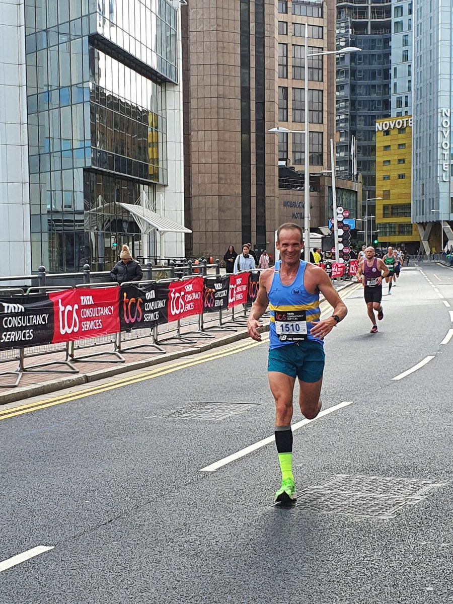 digarpa's tweet photo. Fantástico día a para recordar en Londres. Familia, maratón, ....no se puede pedir más......y encima regularidad 2:37:14......increible https://t.co/7Ullgj9Oe4