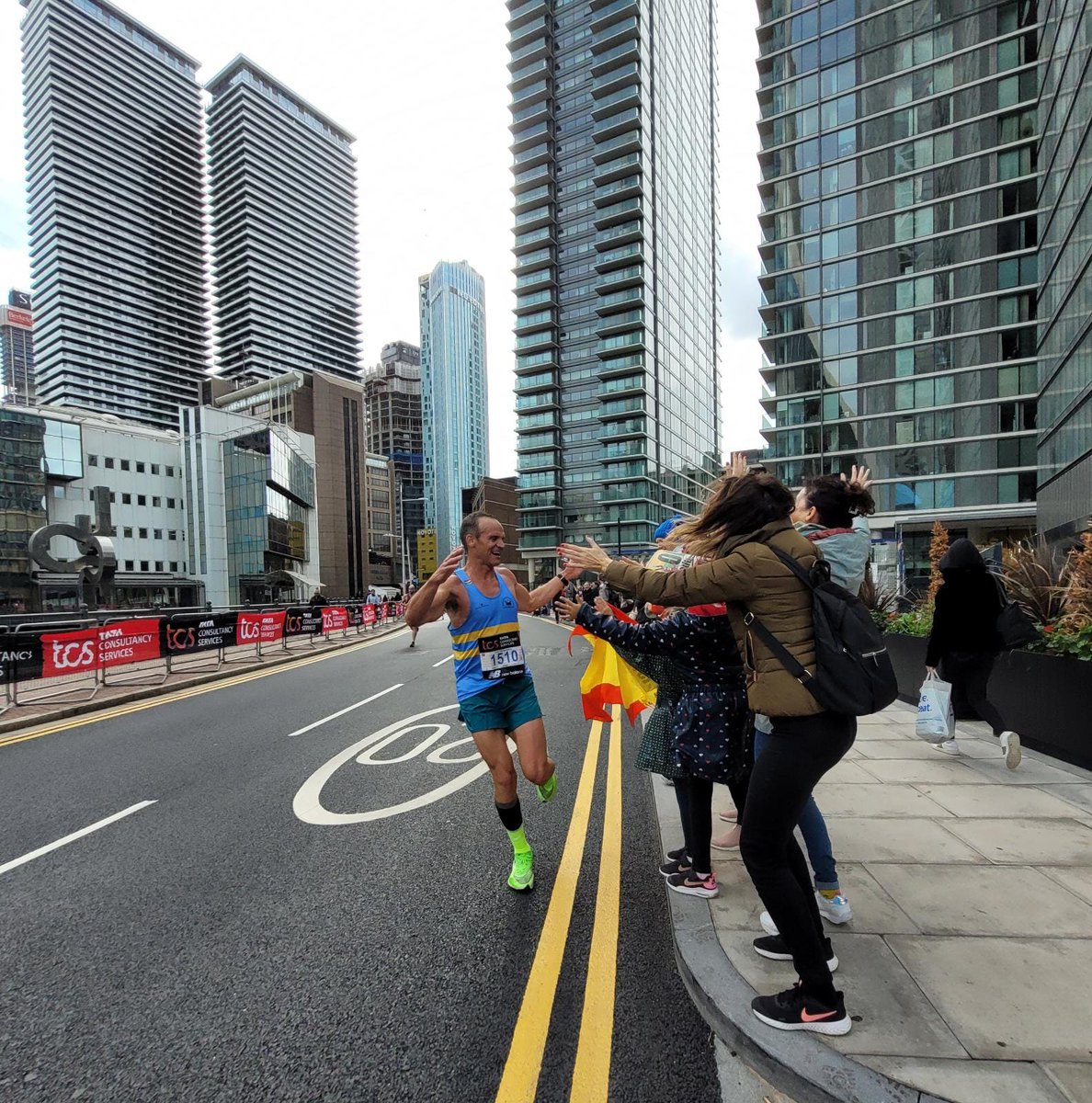 digarpa's tweet photo. Fantástico día a para recordar en Londres. Familia, maratón, ....no se puede pedir más......y encima regularidad 2:37:14......increible https://t.co/7Ullgj9Oe4