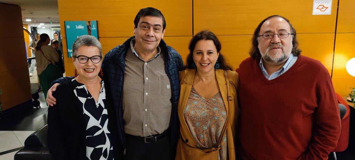 anamirandapaz's tweet photo. Un placer entablar diálogo con Víctor Osorio de la @FedRegionalista verde social de Chile. Por la autodeterminación de los Pueblos! https://t.co/bnTKHn27zp