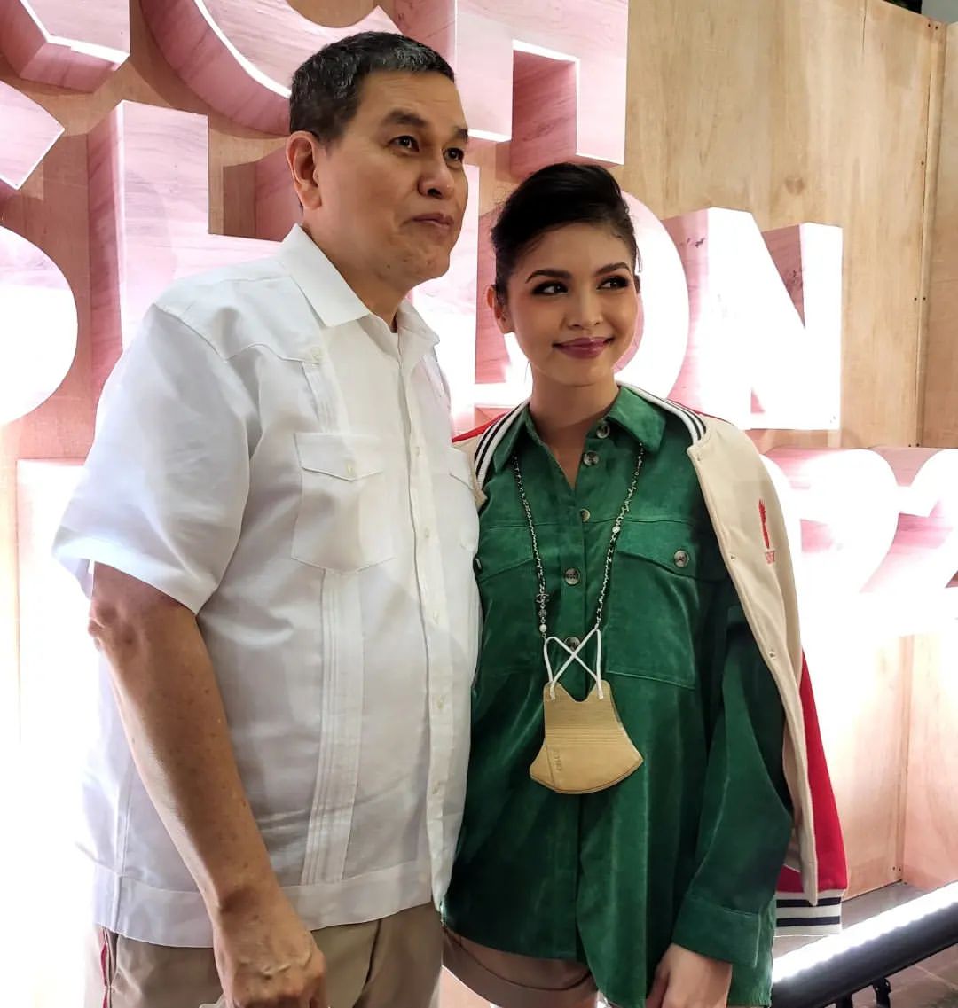 alvinvelasco4's tweet photo. Maine with Ben Chan.
Ctto

#BENCHFashionWeek2022
#MaineBenchFW2022 
#MaineMendoza https://t.co/GVi1KGA9mN