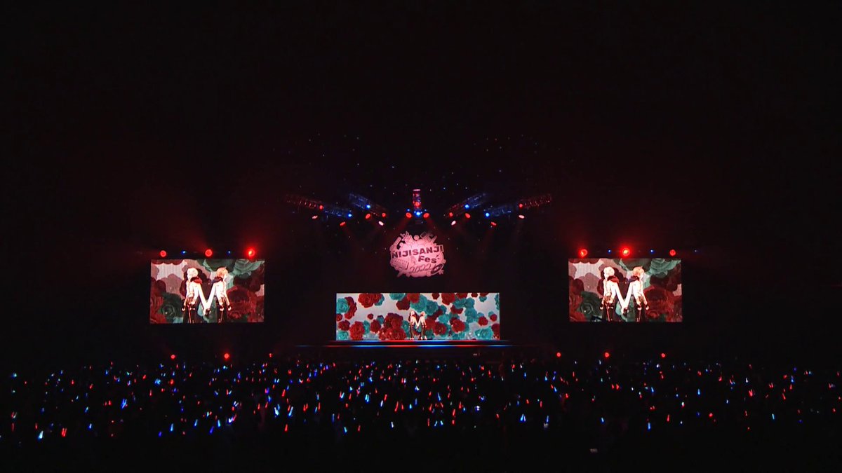 watagashi_mitai's tweet photo. i just couldn't relax until i did this but just look at the difference...... this is chronoir singing lipxlip songs in the past 3 years........
2020 yume fanfare (left)
2021 romeo (right)
2022 kono sekai no tanoshimikata (bottom 2) https://t.co/P5sLVliSpN