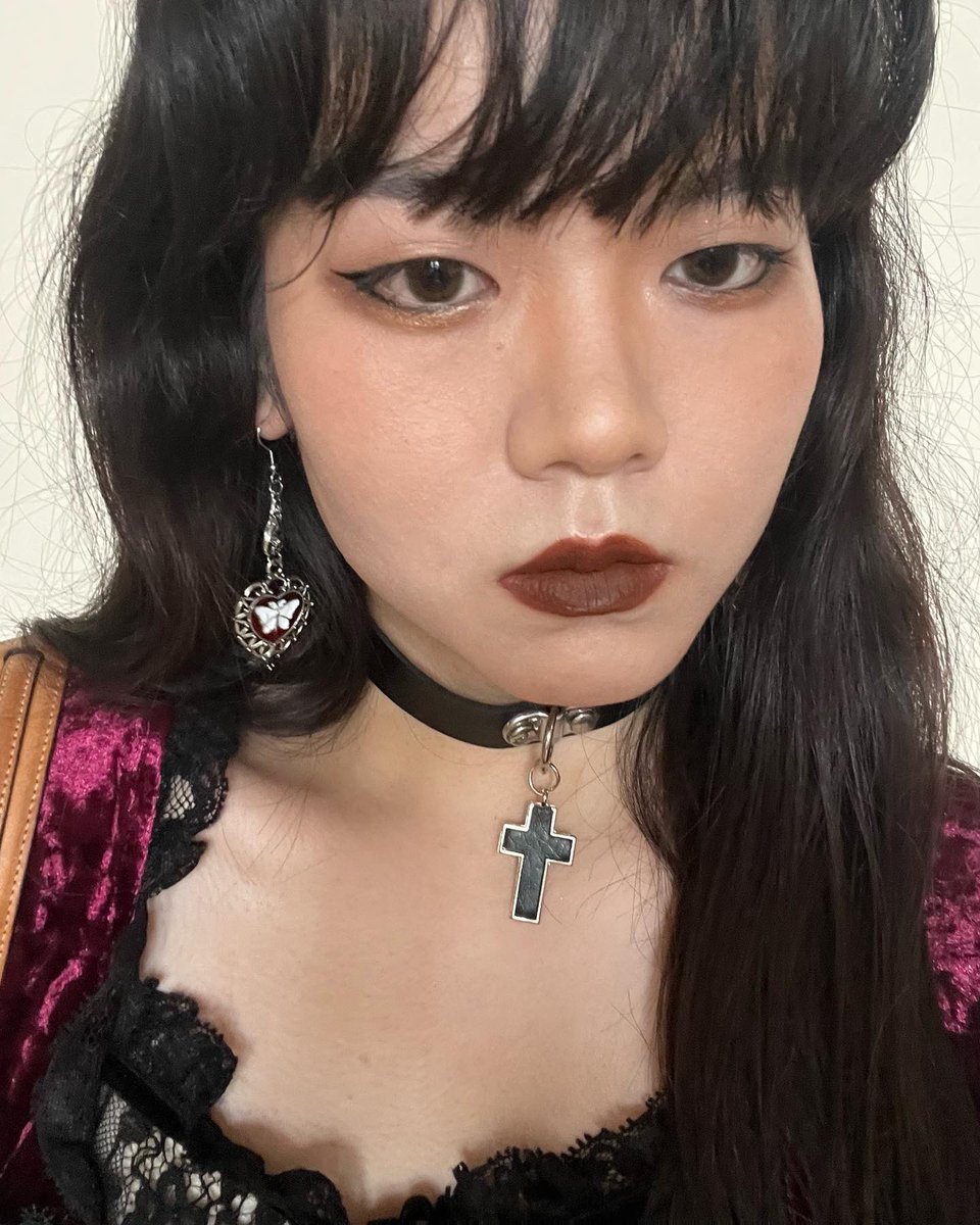 swakaze's tweet photo. 昨天晚上去看live 今天回来就阳了 哈哈哈幹😇 https://t.co/e8WfjQOVWc