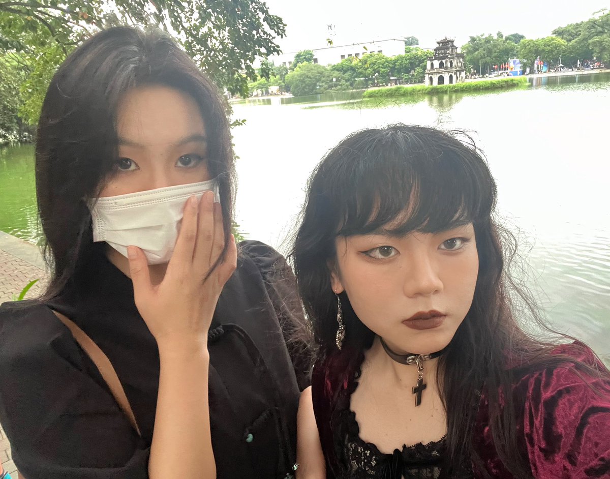 swakaze's tweet photo. 昨天晚上去看live 今天回来就阳了 哈哈哈幹😇 https://t.co/e8WfjQOVWc