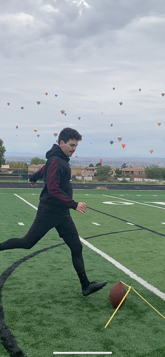 JeniferARuiz's tweet photo. Early morning kicking in Albuquerque during Balloon Festival https://t.co/fmYeJWbU5C