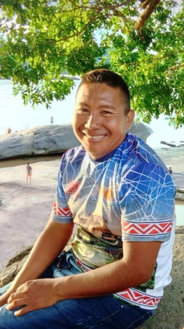 A Virgilio Trujillo, líder indígena Uwöttuja y defensor ambiental, lo asesinaron con disparos en la cara. Según a manos de sicarios con un “mensaje” para todo aquel que se atreva a levantar la voz contra la minería.

La mutilación es deliberada. 
👉 provea.org/actualidad/der…