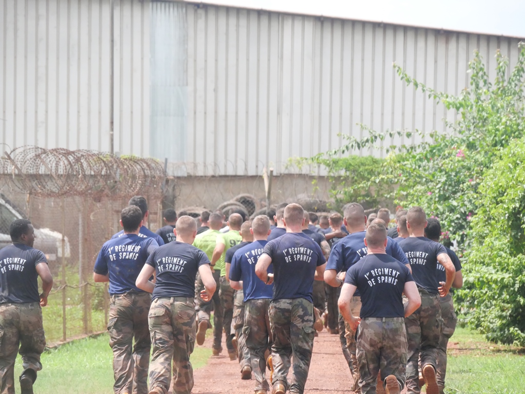 MISLOG_BANGUI's tweet photo. Au camp de M'Poko, les Spahis de la #MISLOG ont célébré la bataille d’Uskub autour d'activités de cohésion rustiques. Elle se sont clôturées autour d'une belle cérémonie.
#TradisMili #cohésiondéfense #NosJeunesOps
@EfgOfficiel @1erSpahis @EtatMajorFR @armeedeterre https://t.co/U78UeRqTDs