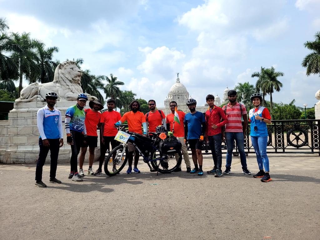 soilbaba1's tweet photo. Thank You @Decathlon
@Decathlon Shakespeare Sarani , Kolkata #btwin #st540
#SaveSoil
#FitIndia https://t.co/UkTk8UAhWr