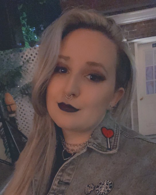 Not sure what my hair is up to but I&rsquo;m here for it 🖤 https://t.co/30yyTAzBoN