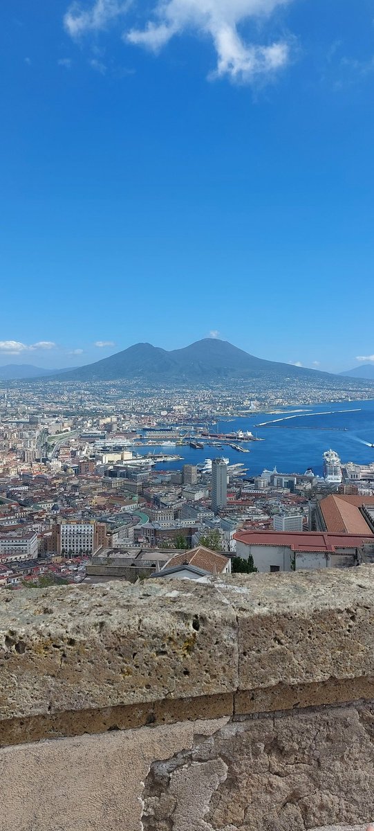 Buongiorno Sua Maestà❤️
#Vesuvio #Napoli 
#LaCittàpiùBelladelMondo