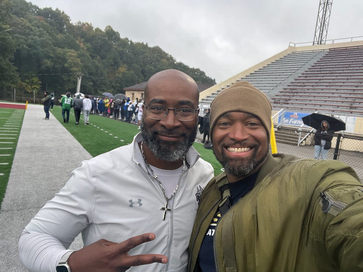 I’m blessed to have a lot Brothers in my life. Some of my @ArmyWP_Football brothers came to support me for @BigBlue_FB Homecoming. This is the only pic I could post due to NCAA rules as some had their PSA kids in them. The support is like no other! #GoArmy #GoBigBlue