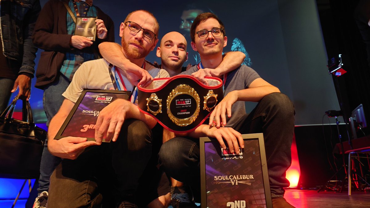 Soulcaliburfr's tweet photo. Victoire de Headcheese au @THEMIXUPLyon . Excellent Cervantes! Il a maîtrisé sa finale de bout en bout.
@Aelz9 finit second et @Jason_vsf clos se podium avec la 3e place.
GG a tout les participants ! https://t.co/EekkBBVyzU