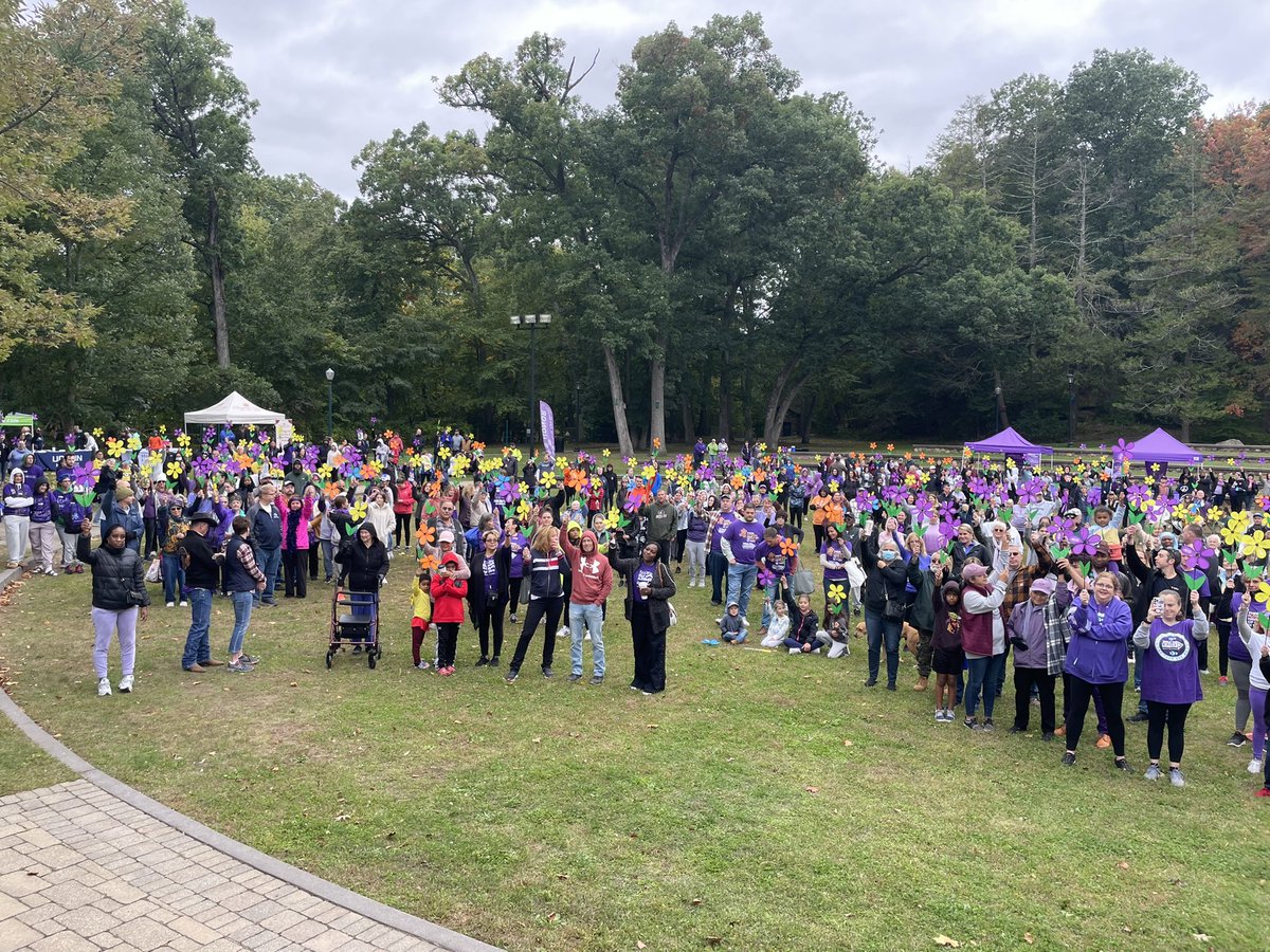 HeidiVoight's tweet photo. A fun and emotional morning at Bristol’s Rockwell Park for the @ALZWalkToEndAlz to support @alzct @alzassociation. Alzheimer’s won’t back down and neither will we. @NBCConnecticut #Walk2EndAlz #ShowYourPurple #nbcct #connectingyou https://t.co/f6OOtPJ4AI