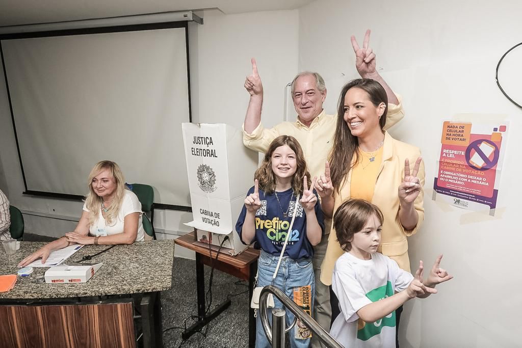 otempo's tweet photo. Ciro fala em 'parar por aqui'  e faz balanço da campanha: 'lutei o bom combate' https://t.co/kxsoUzR2mf https://t.co/7eP9VmgUR6