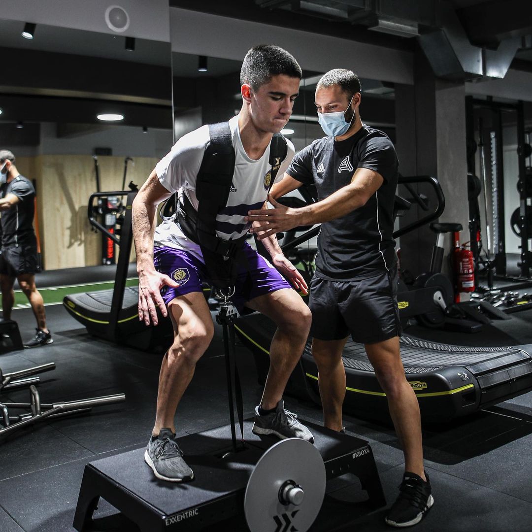 go_exxentric's tweet image. With all of our devices you can isolate specific sport movements and specific muscle groups, focus on the #eccentric movement of a lift, and perform #isometrics as well as #eccentricoverload!

📸 Filipe Amorim
⚽️ João Moutinho
Coach: David Rosa
