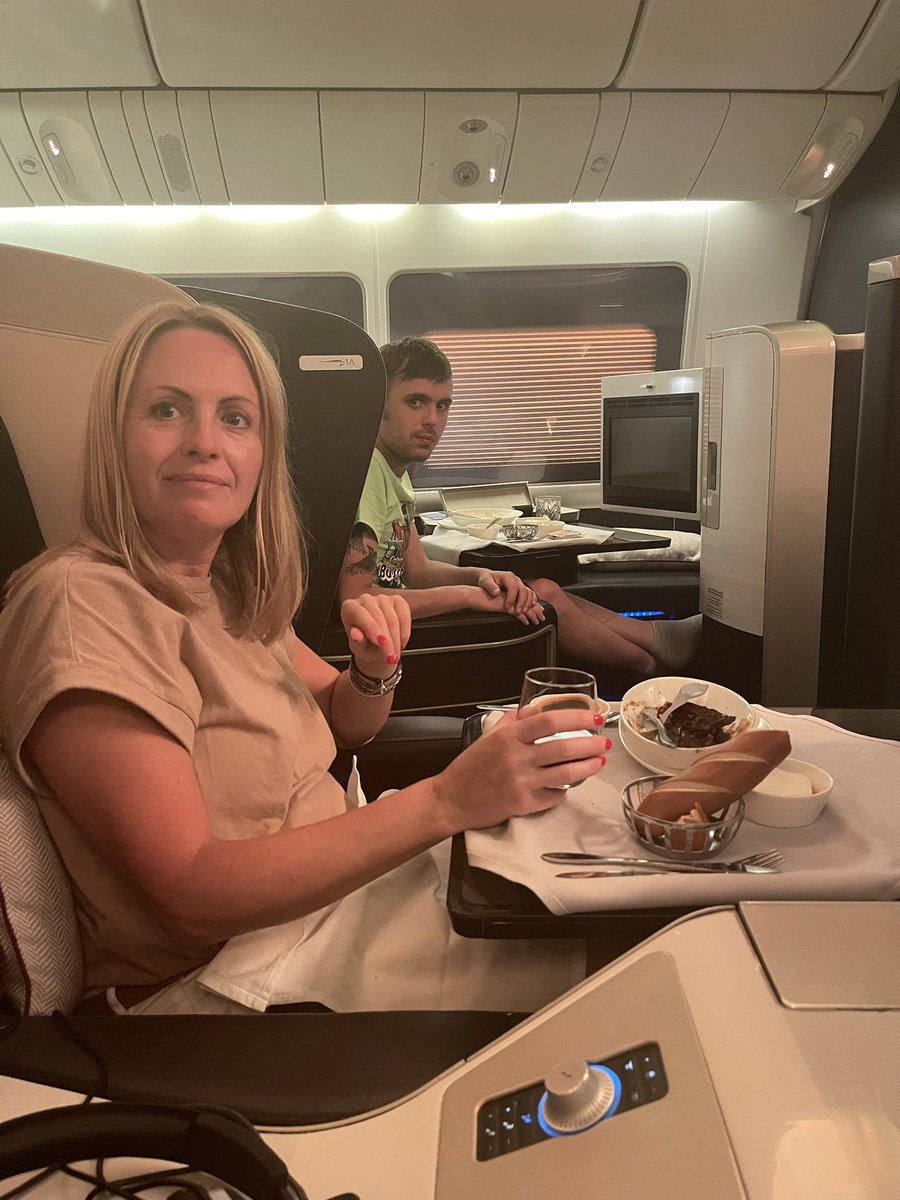 Thanks v much <a href="/British_Airways/">British Airways</a> for getting us home today after hurricane Ian .. and even got a treat of first class seat 👍👍👍👍excellent service thank you 🙏