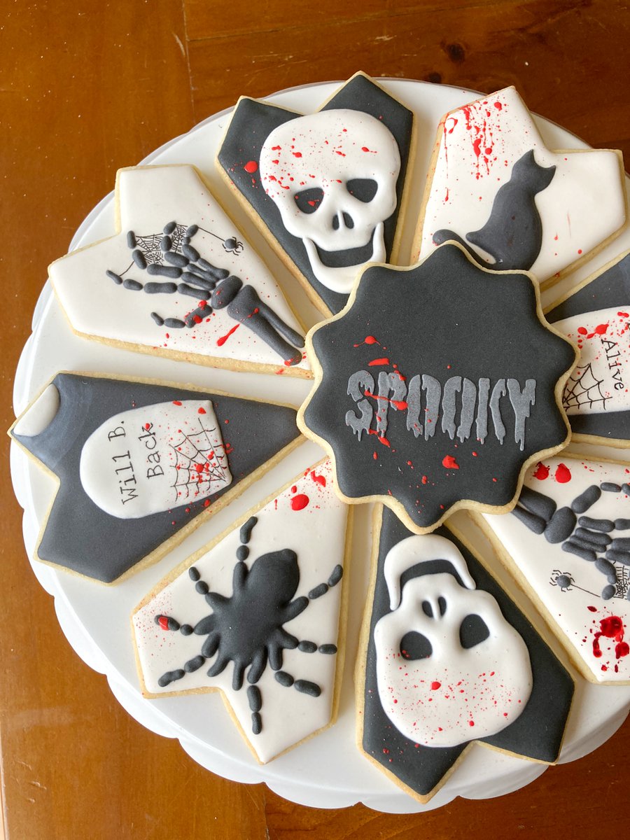 It's October - spooky season is here 👻 What about these 'gruesome' cookies - real blood has not been spilled in the making of these cookies 😂
#halloween #customcookies #irishfood #irishgift #halloweencookies #october #spooky