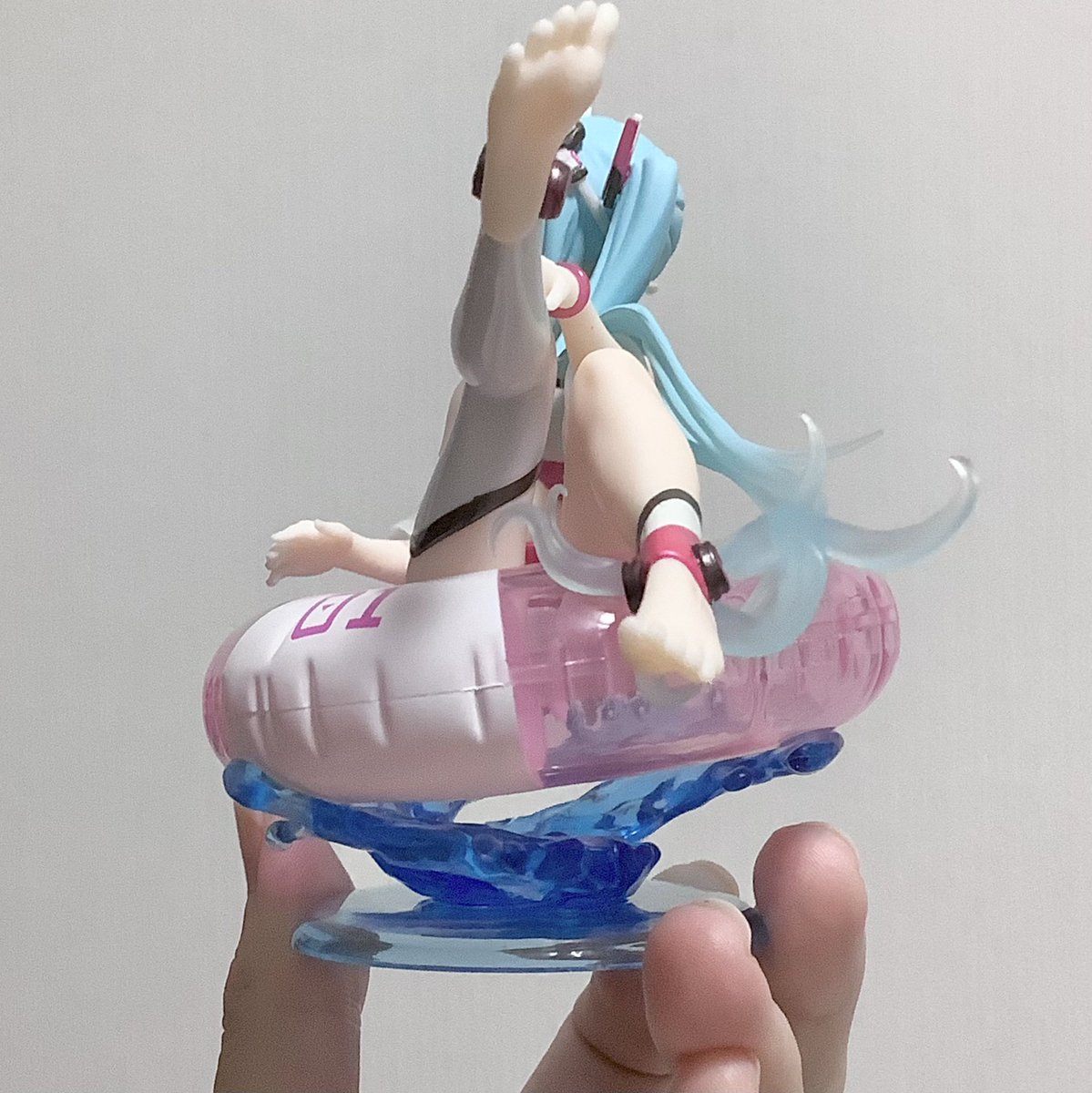 初音ミク 「1番下の水飛沫に乗せたところ。これさあ〜〜すごいな!!何気無い造形に見えて奥側が」|Юрй(ゆうり)💍のイラスト