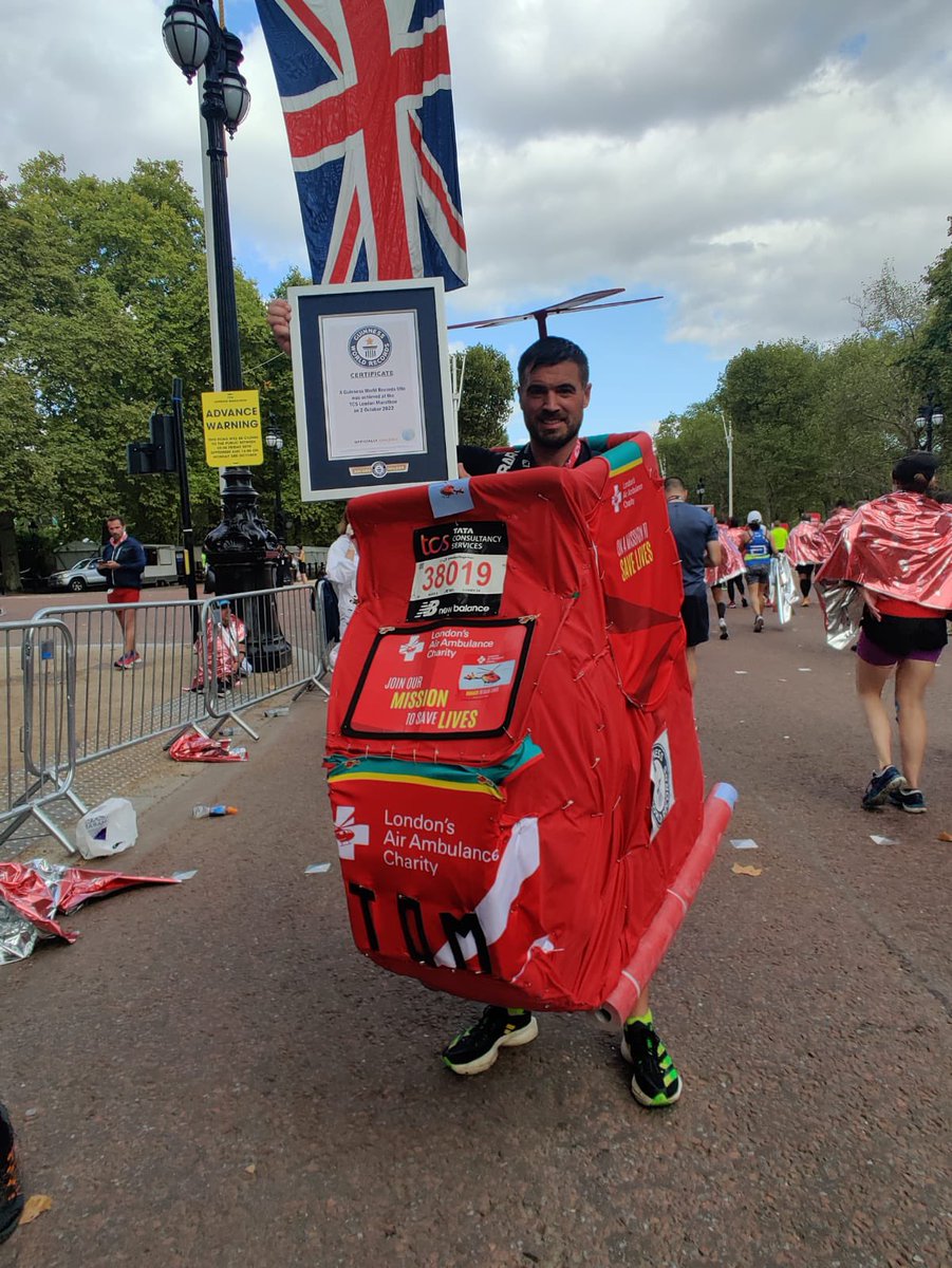 LDNairamb's tweet photo. Tom did it! He now holds the Guinness World Record for 'Fastest marathon dressed as a three dimensional aircraft' 🚁 

Completed in 4hrs 23mins! 

Huge congratulations Tom 👏🏅

@GWR 
@LondonMarathon https://t.co/SEm7ESqNQm