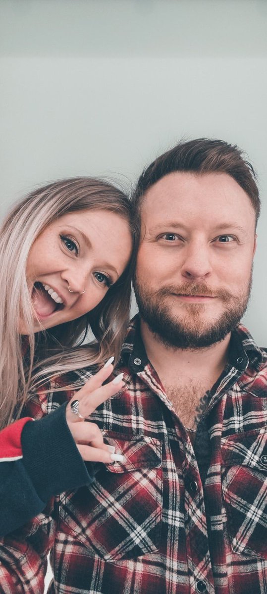 JakeAndVee's tweet photo. What?! We're leaving the house today?!

#Nandos followed by the new #SmileMovie in cinema!

Fiver on Vee screaming and people throwing popcorn at her head 😏 https://t.co/oxpVl0OsVU