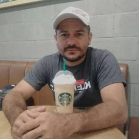 CaroraTv's tweet photo. Como Luis Miguel Hernández, quedó identificado un hombre que perdió la vida la madrugada de este domingo luego de recibir varios disparos. Se espera que los organismos de seguridad puedan aclarar el suceso, ya que existen varias versiones que rodean la muerte de Hernández. https://t.co/NfYoRCg6GI
