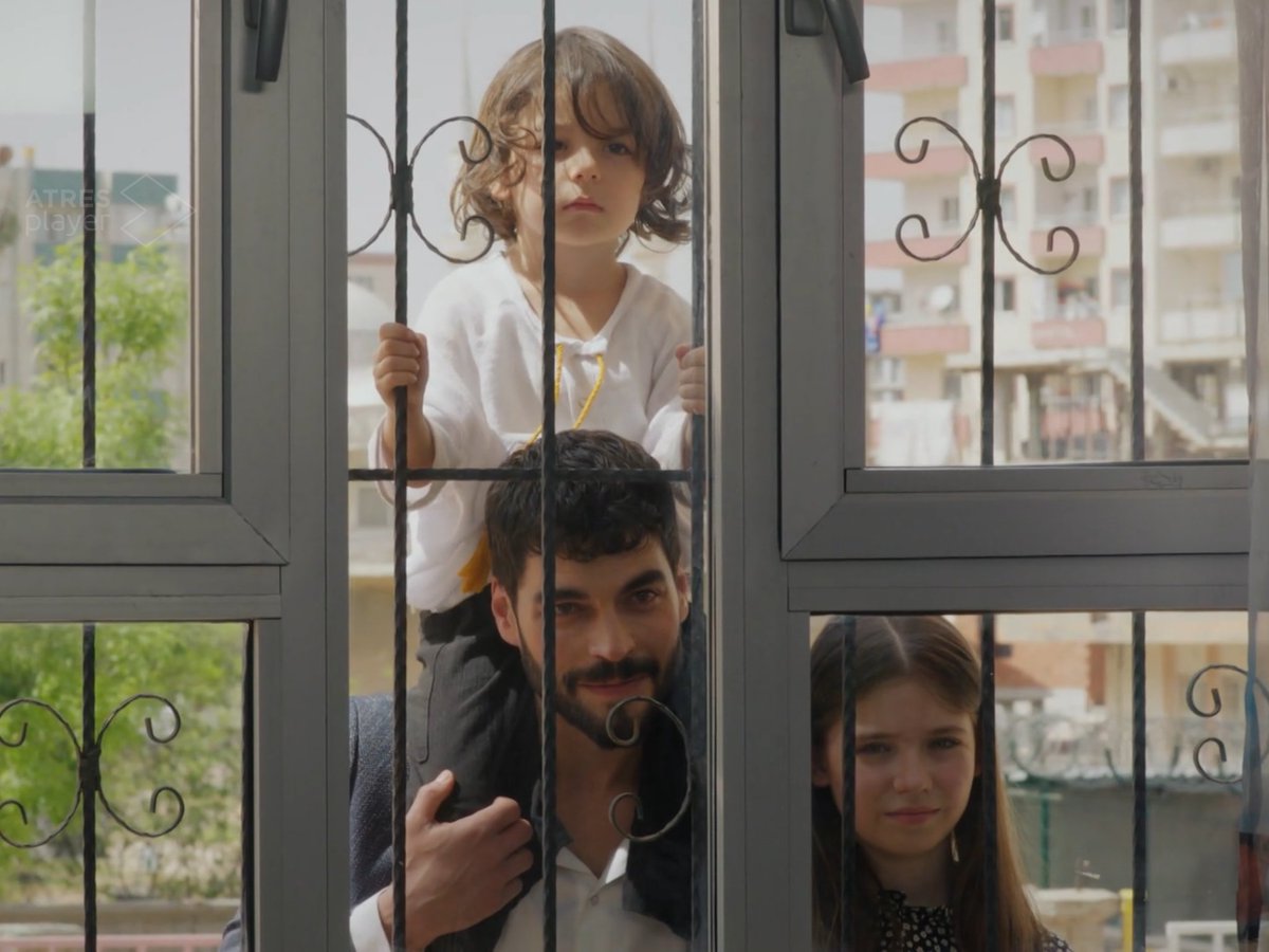 yvette_princz's tweet photo. Proud baba Miran ❤️
#AkınAkınözü #MiranSadoglu #UmutSadoglu #MelekSadoglu #UmRan #MelRan #Hercai https://t.co/w6a9GuDoYW
