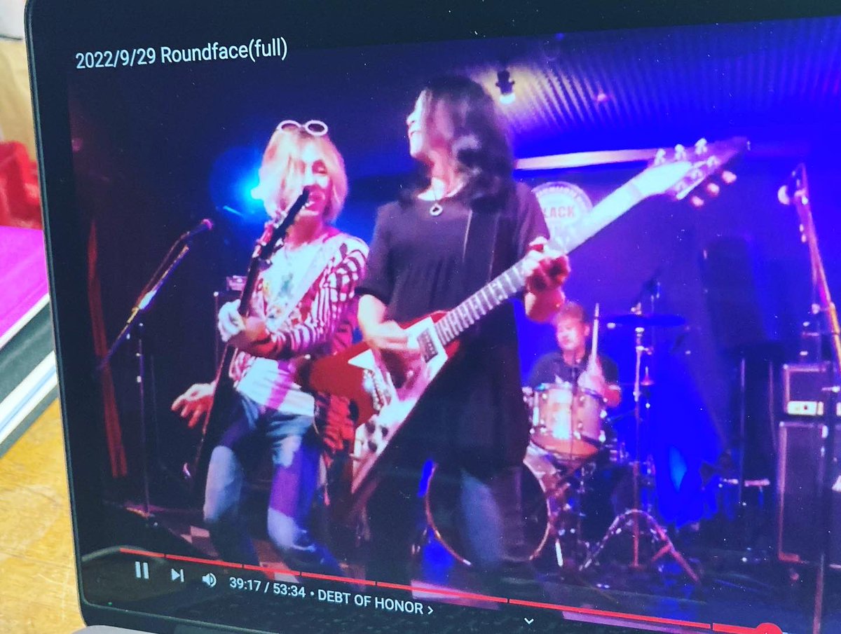 nomachan_303's tweet image. 9/29 #RoundFace@#吉祥寺BlackandBlue
9/30 #QUEENESS@ #月見ル君想フ
10/1 #児玉金魚@#YokotaBaseStudio 
 各ライブを映像で振り返り独り反省会なう。
#espguitars #drstrings #キクタニミュージック #flyingvbass #precisionbass #daisyrockguitars #headrushmx5 #cacastrap #のまぐちひろし