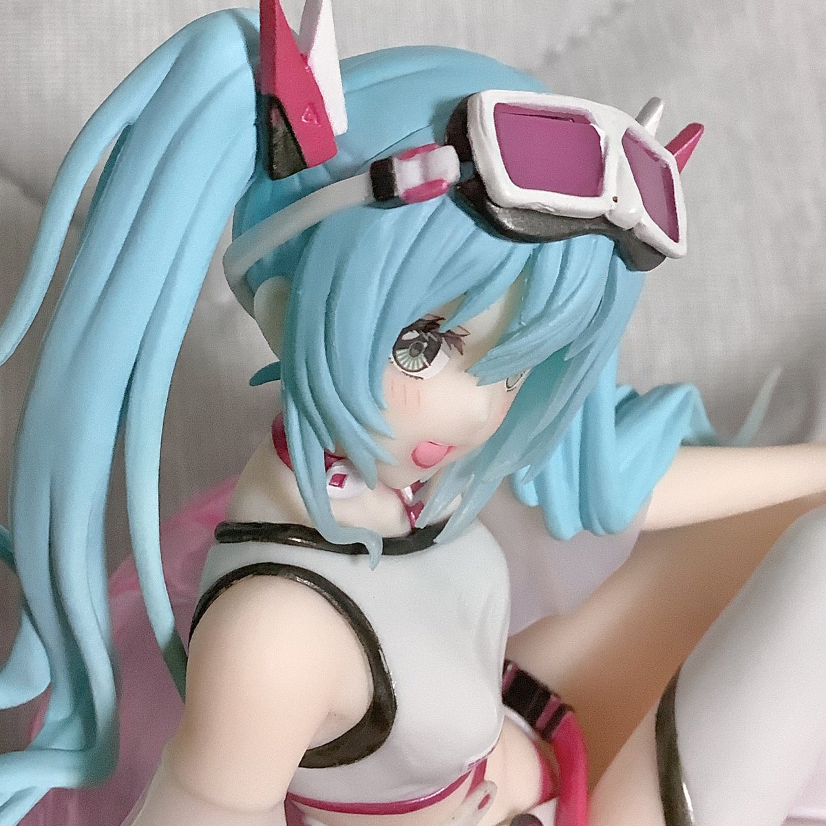 初音ミク 「わたしの手に入れた個体がえらい綺麗な子だっただけかもしれんけど、なんか塗り分けも」|Юрй(ゆうり)💍のイラスト