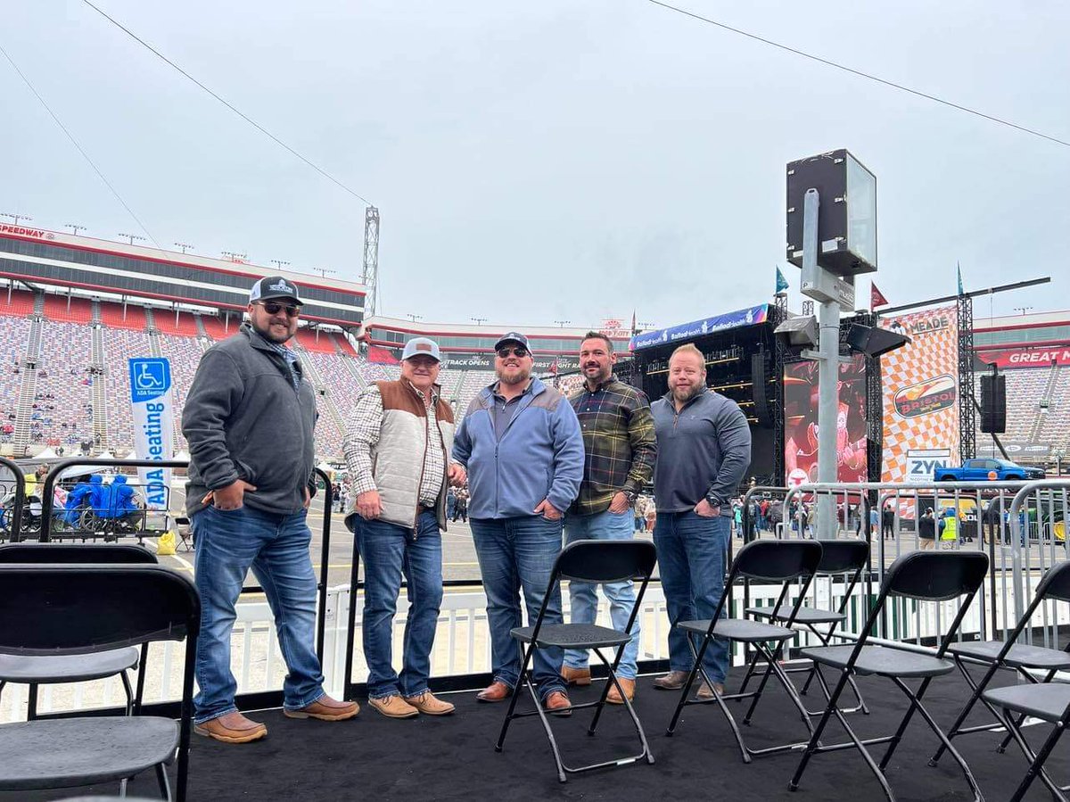 Big thanks to Ron and Tammy Powell for hosting us at Bristol Motor Speedway for Country Thunder! The VIP Box experience is the ONLY way to do a music festival and man did we have a great time enjoying a dozen different phenomenal artists with a few of our top agents.

#SeniorLife https://t.co/w67bP2sjwI