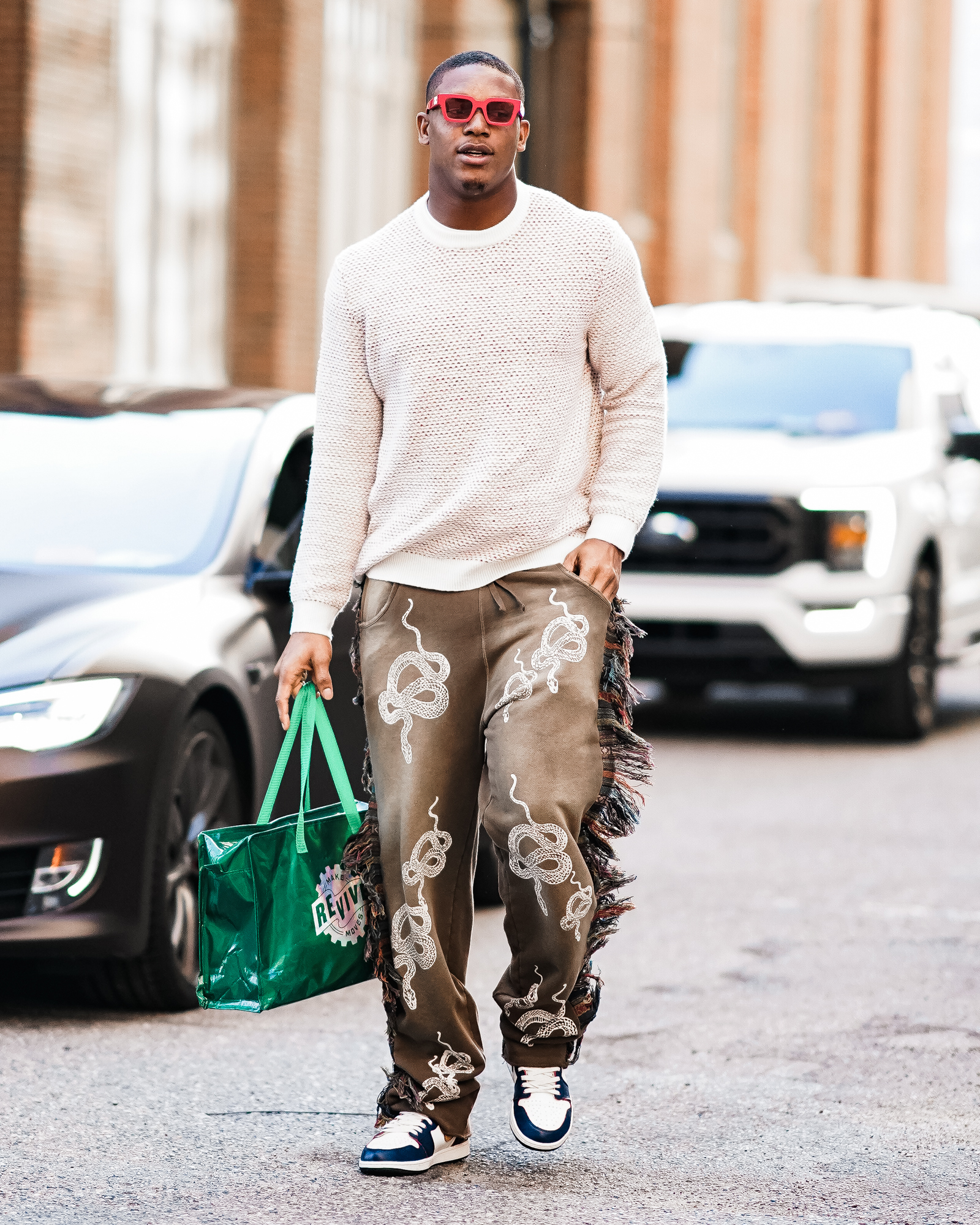Gucci flashtrek clearance sneakers outfit