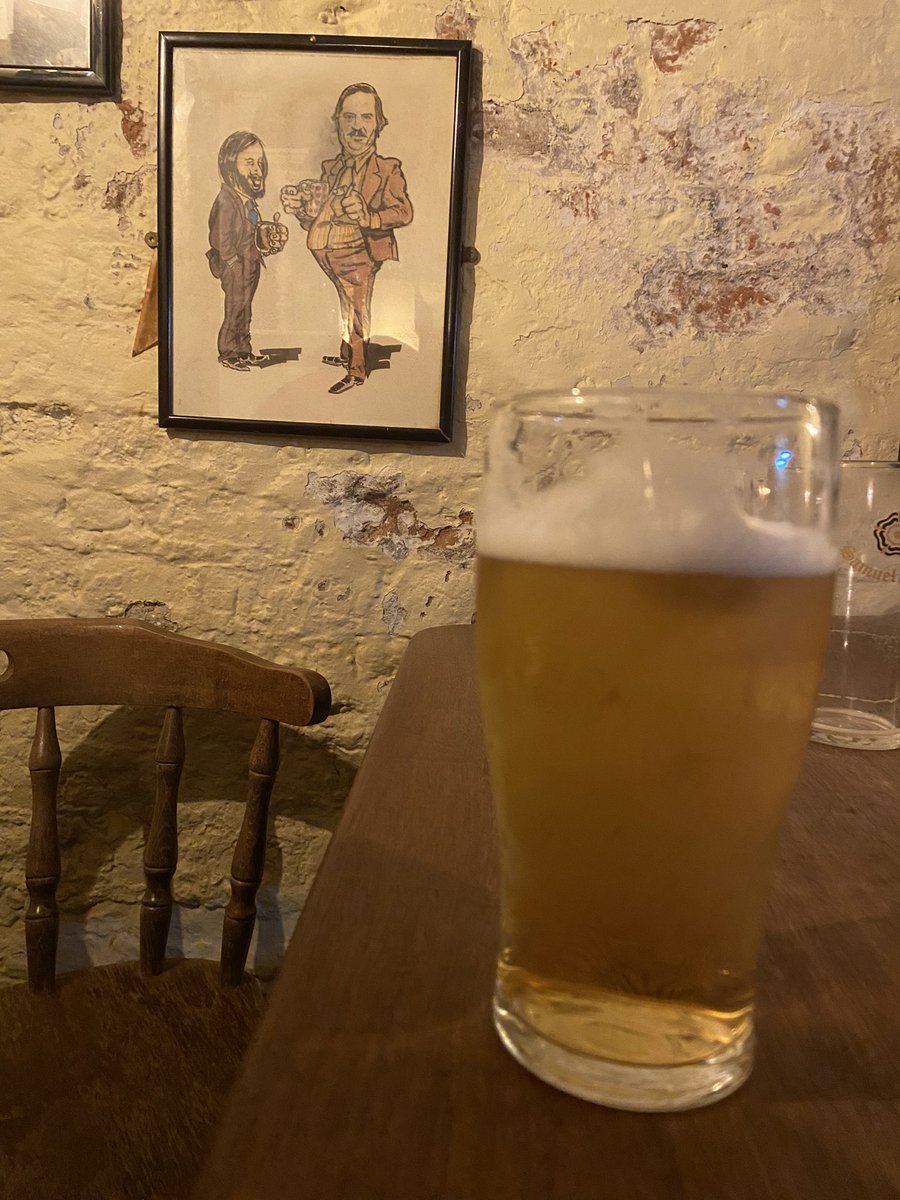 ClassicshirtCDF's tweet photo. Having a #righteouspint at ye olde Cheshire cheese with @MikeBubbins himself watching on in cartoon form https://t.co/XnE3bBAEHr